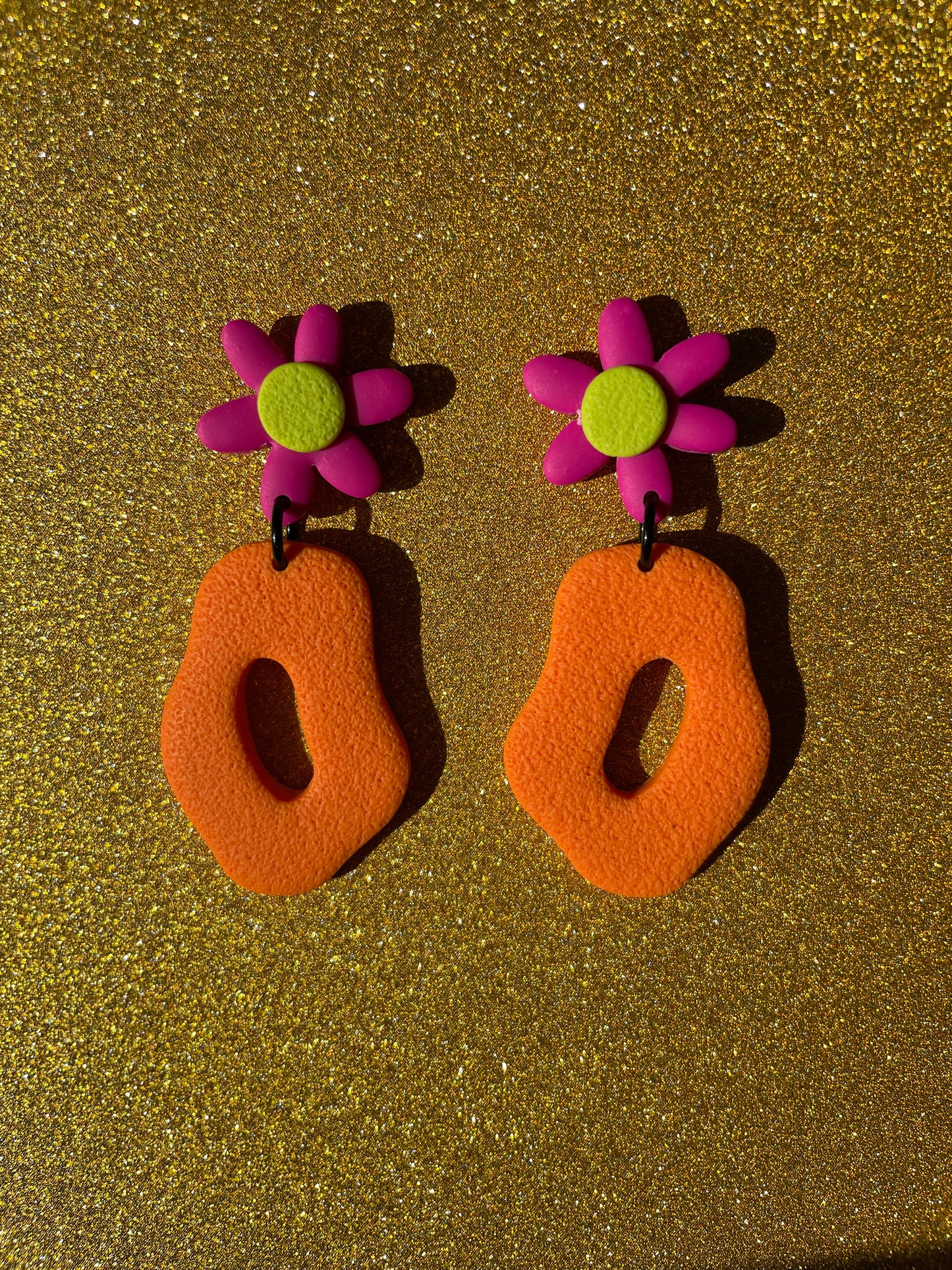 Daisy vase dangle