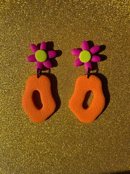 Daisy vase dangle