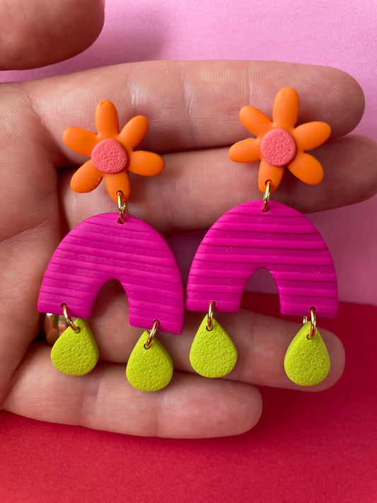 Daisy teardrop arches