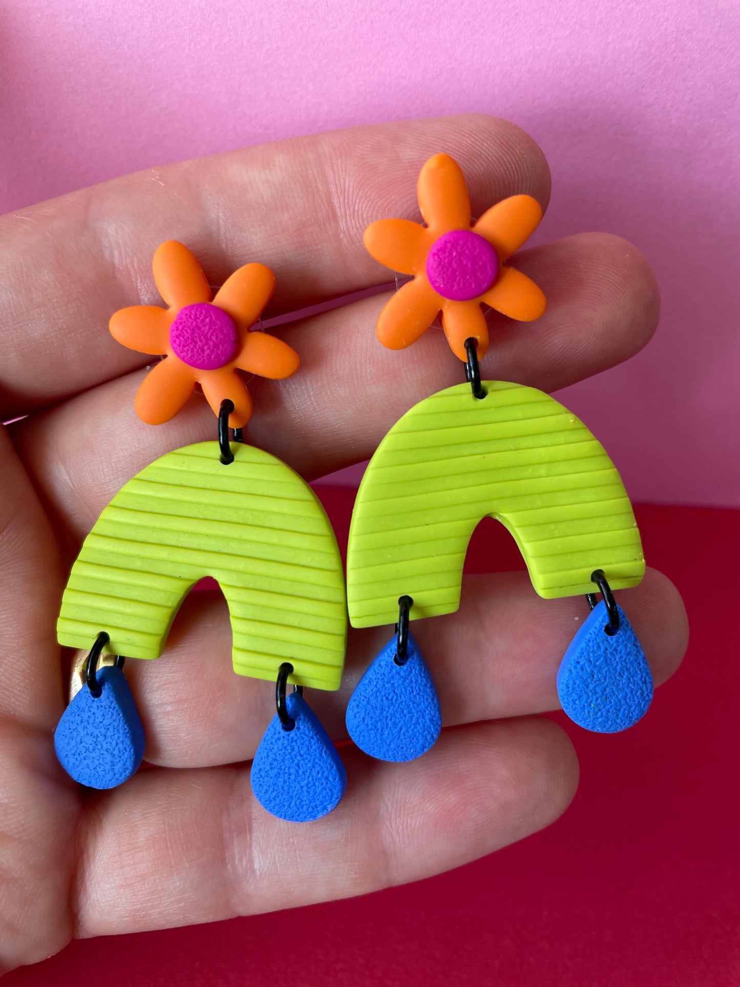Daisy teardrop arches