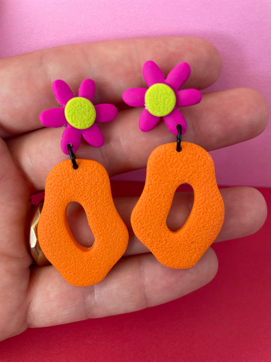 Daisy vase dangle