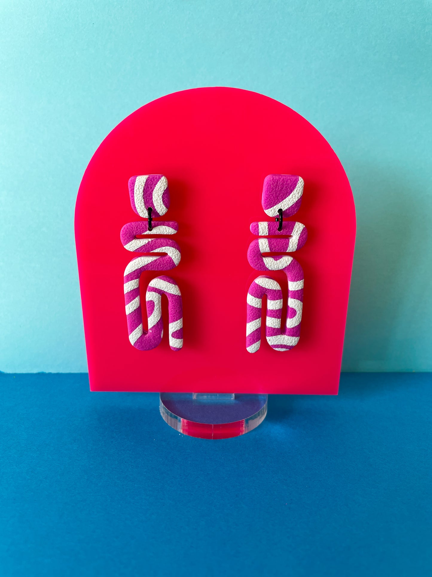Isobar Wiggle Dangles