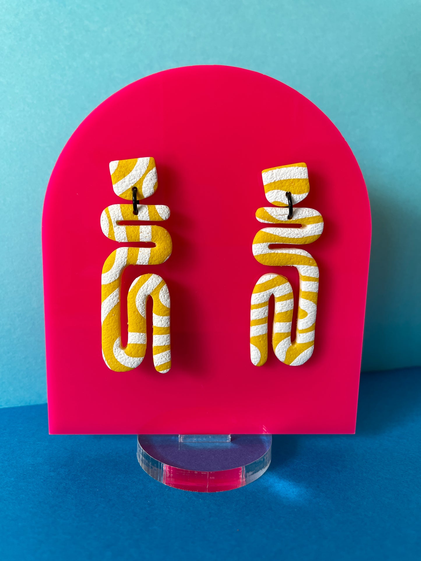 Isobar Wiggle Dangles